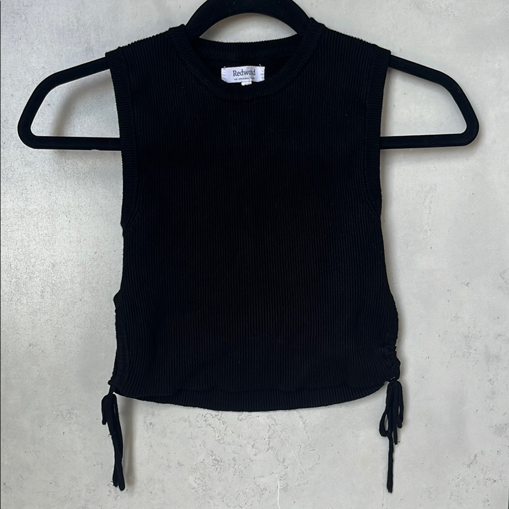 Unique Redwood Super Cropped Black Tank - Size M 🖤 Adjustable Sides